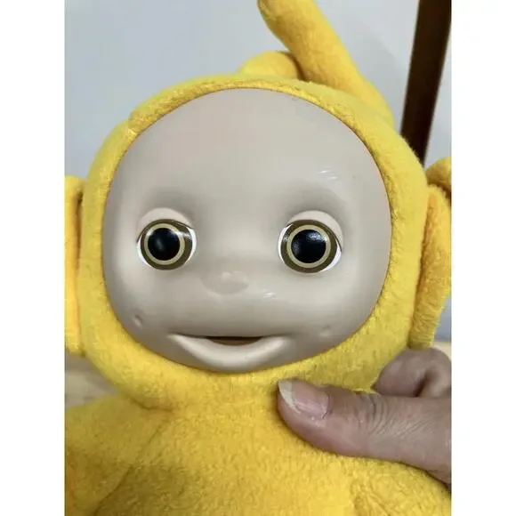 Yellow Teletubbies Laa Laa Talking Plush Playskool 12-Inch Stuffed Toy 1998 VTG - Picture 2 of 6